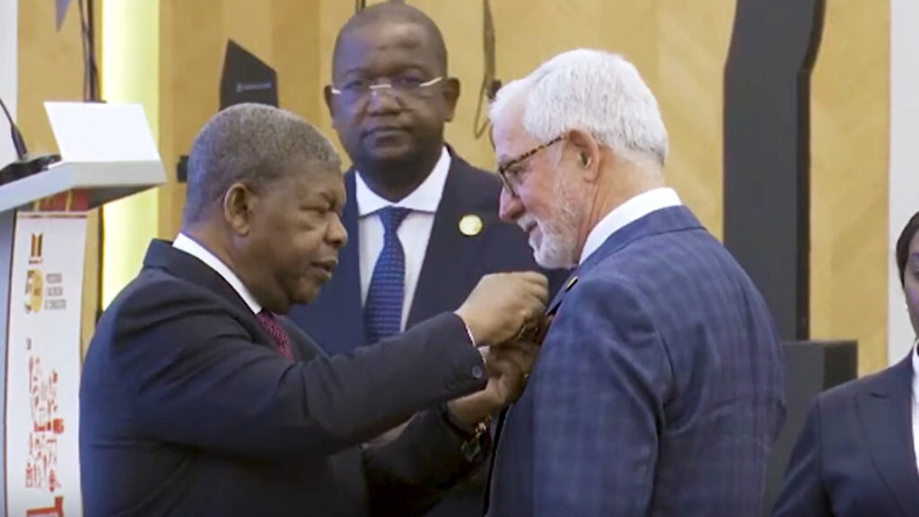 President João Lourenço presenting Haim Taib with Angola’s Peace and Development Medal